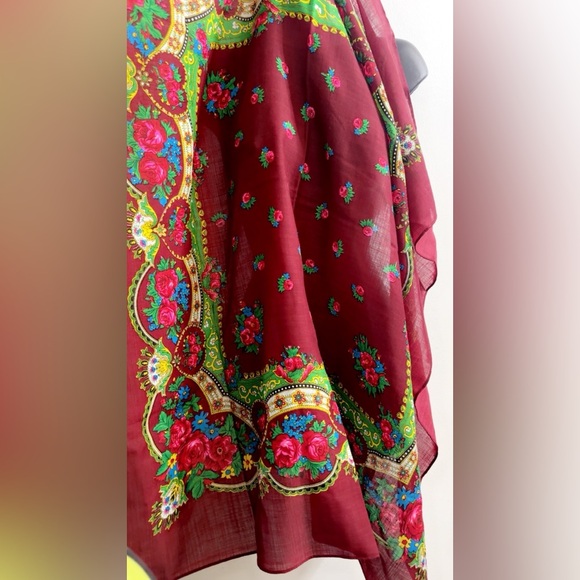 New Square Tichel Ukrainian Floral Vintage Hairwrap Headwear Scarf  40” x 39” - Picture 3 of 5